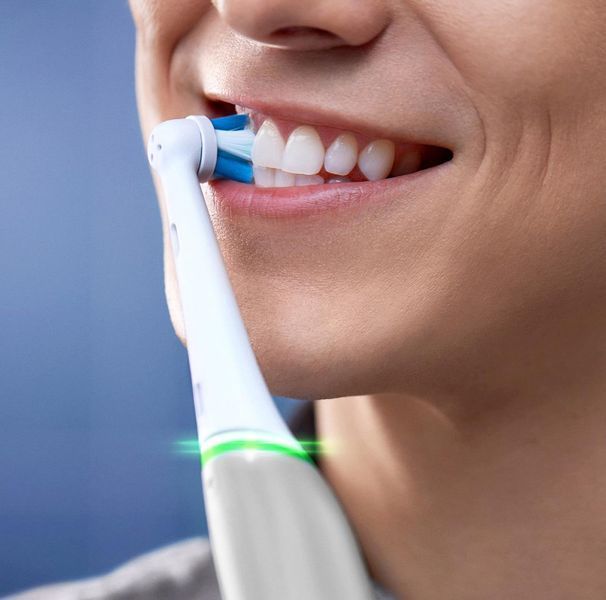 Электрическая зубная щетка Oral-B iO Series 6 Grey Opal 362203 фото