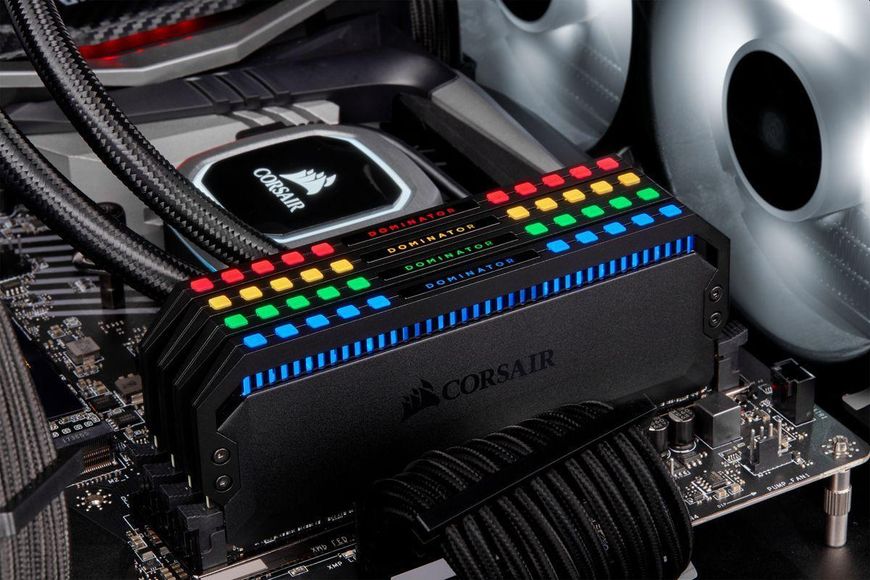 Пам'ять для настільних комп'ютерів Corsair 32 GB (2x16GB) DDR4 3466 MHz Dominator Platinum (CMT32GX4M2C3466C16) 350872 фото