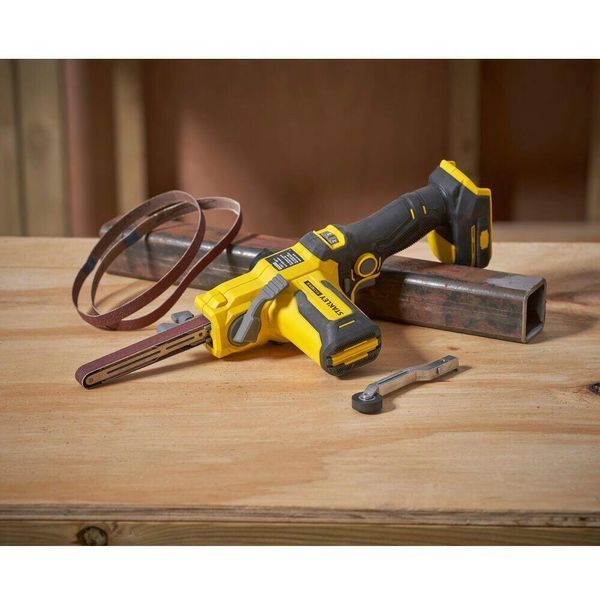 Стрічкова шліфмашина Stanley SFMCE210B 530511ua фото