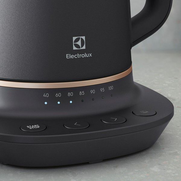 Электрочайник Electrolux E7K1-6BP 331030 фото