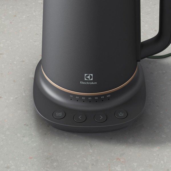 Электрочайник Electrolux E7K1-6BP 331030 фото