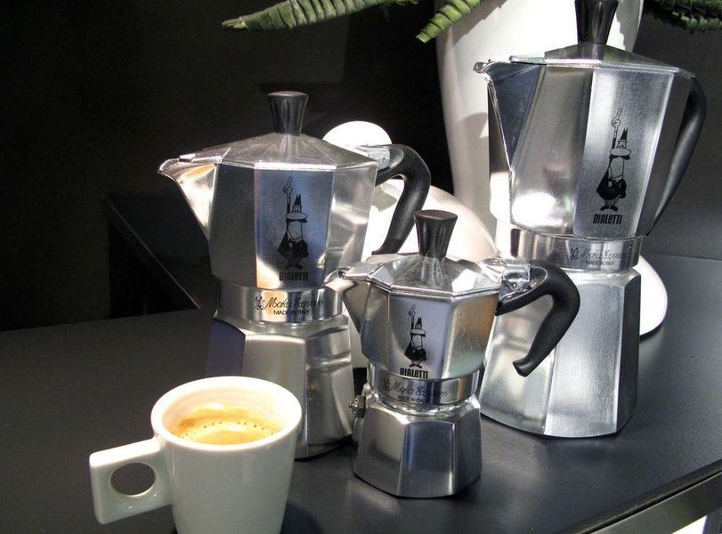 Кавоварка гейзерна Bialetti Moka Express 4TZ silver-black 290195 фото