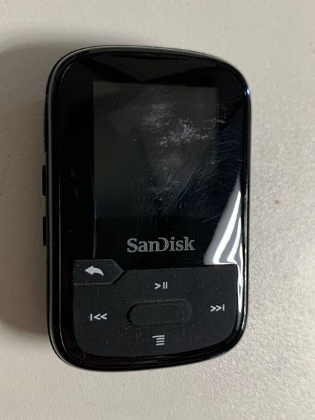 Компактный MP3 плеер SanDisk SDMX32-032G-E46K (УЦЕНКА) 372649* фото